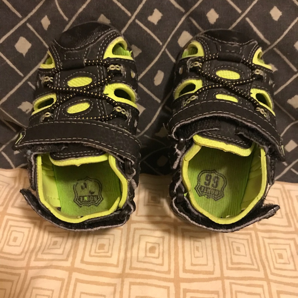 Lot of 3 pairs of baby boy shoes. Size 4.